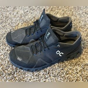 On Cloud X men’s running shoes 10.5